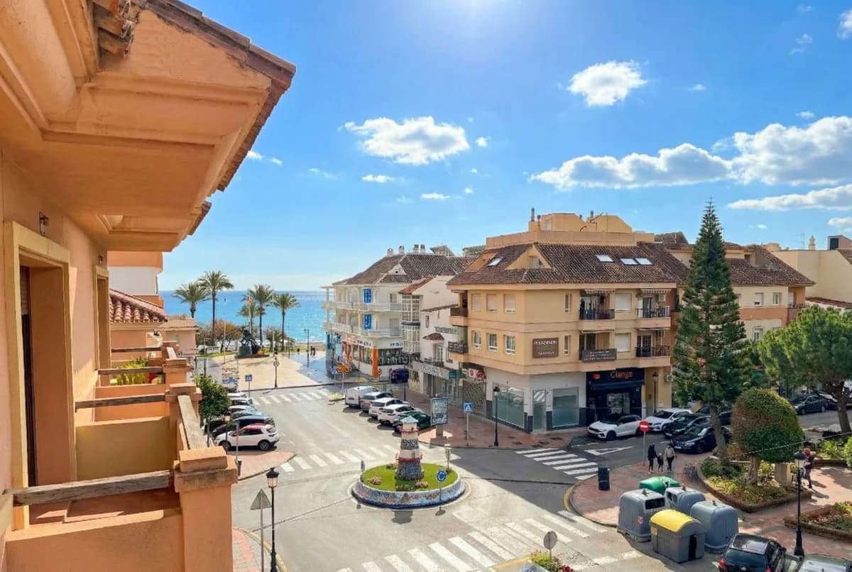 4 Bedroom Middle Floor Apartment for Sale in San Luis de Sabinillas, Málaga