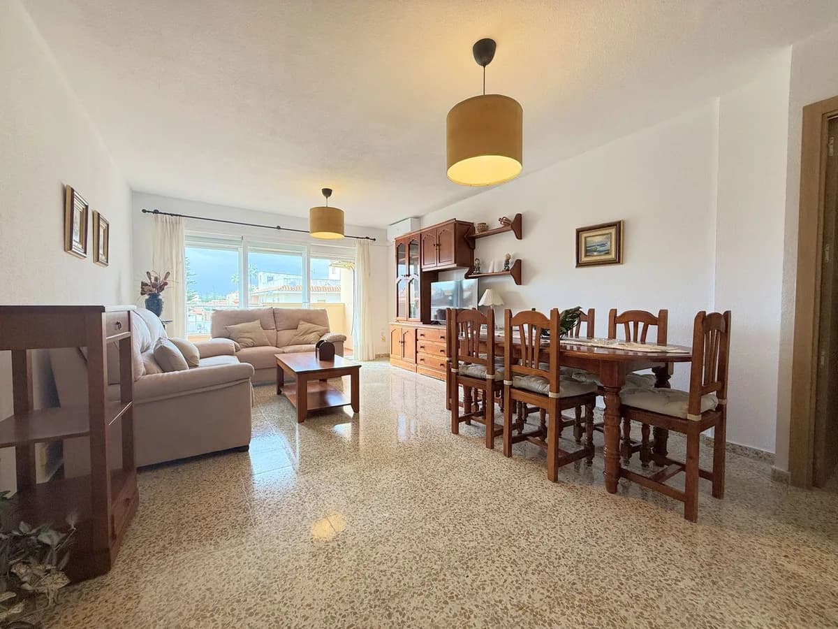 4 Bedroom Middle Floor Apartment for Sale in San Luis de Sabinillas, Málaga - Image 4