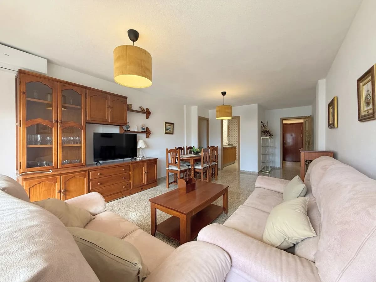 4 Bedroom Middle Floor Apartment for Sale in San Luis de Sabinillas, Málaga - Image 5