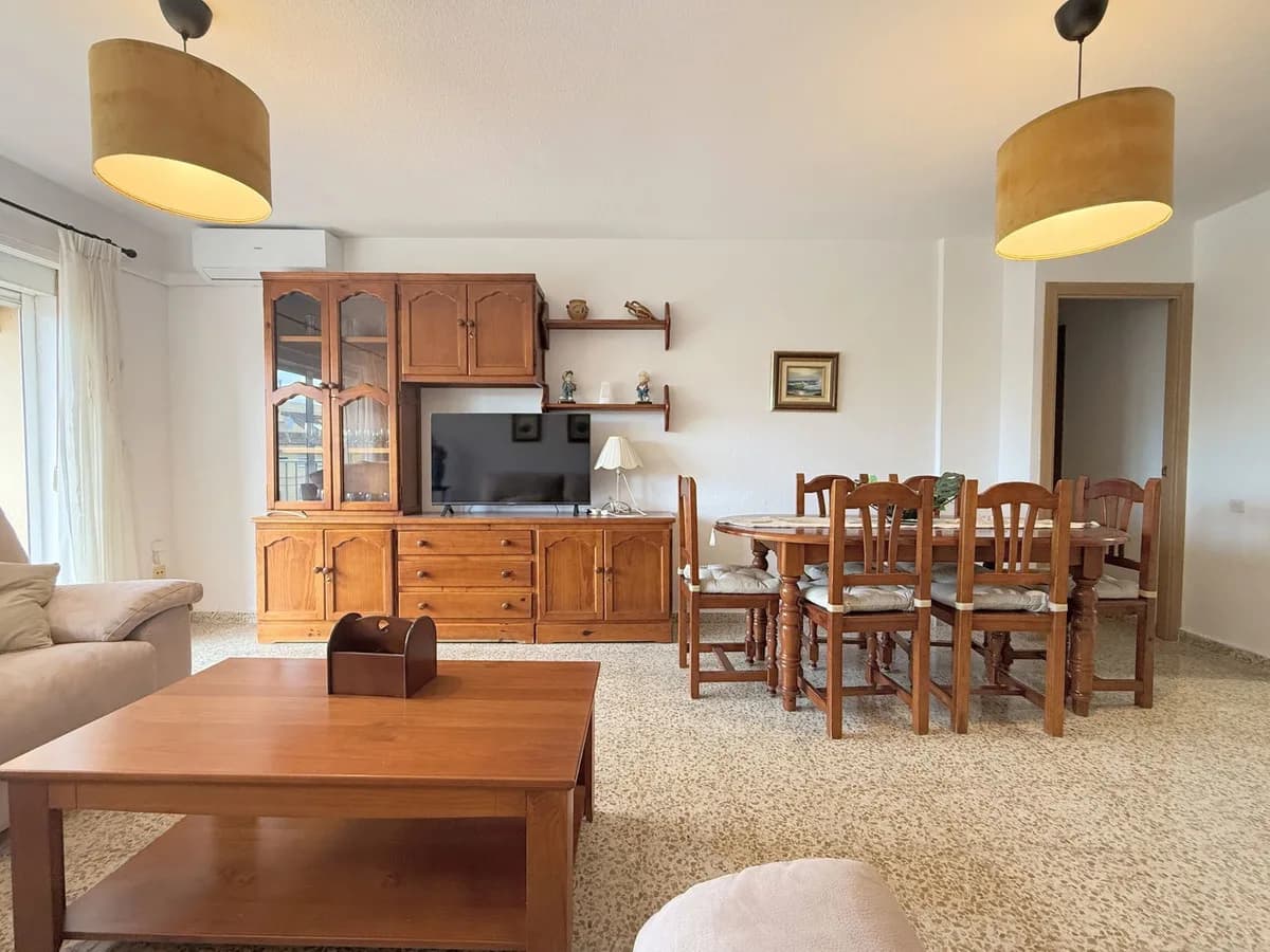 4 Bedroom Middle Floor Apartment for Sale in San Luis de Sabinillas, Málaga - Image 6