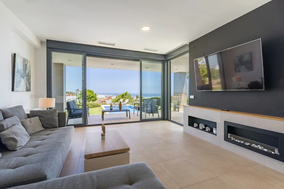 4 Bedroom Detached Villa for Sale in Manilva, Málaga - Image 2