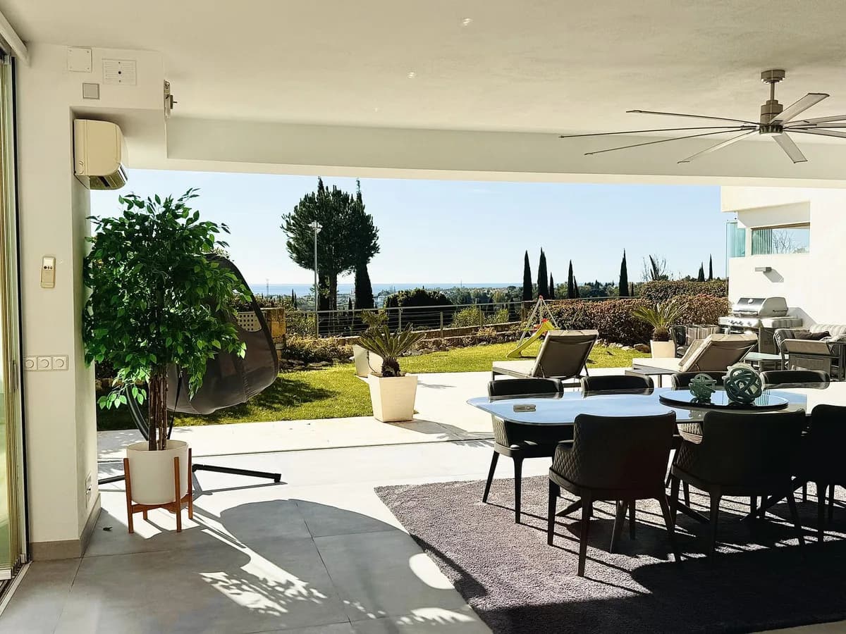 4 Bedroom Ground Floor Apartment for Sale in Los Flamingos, Málaga - Image 3