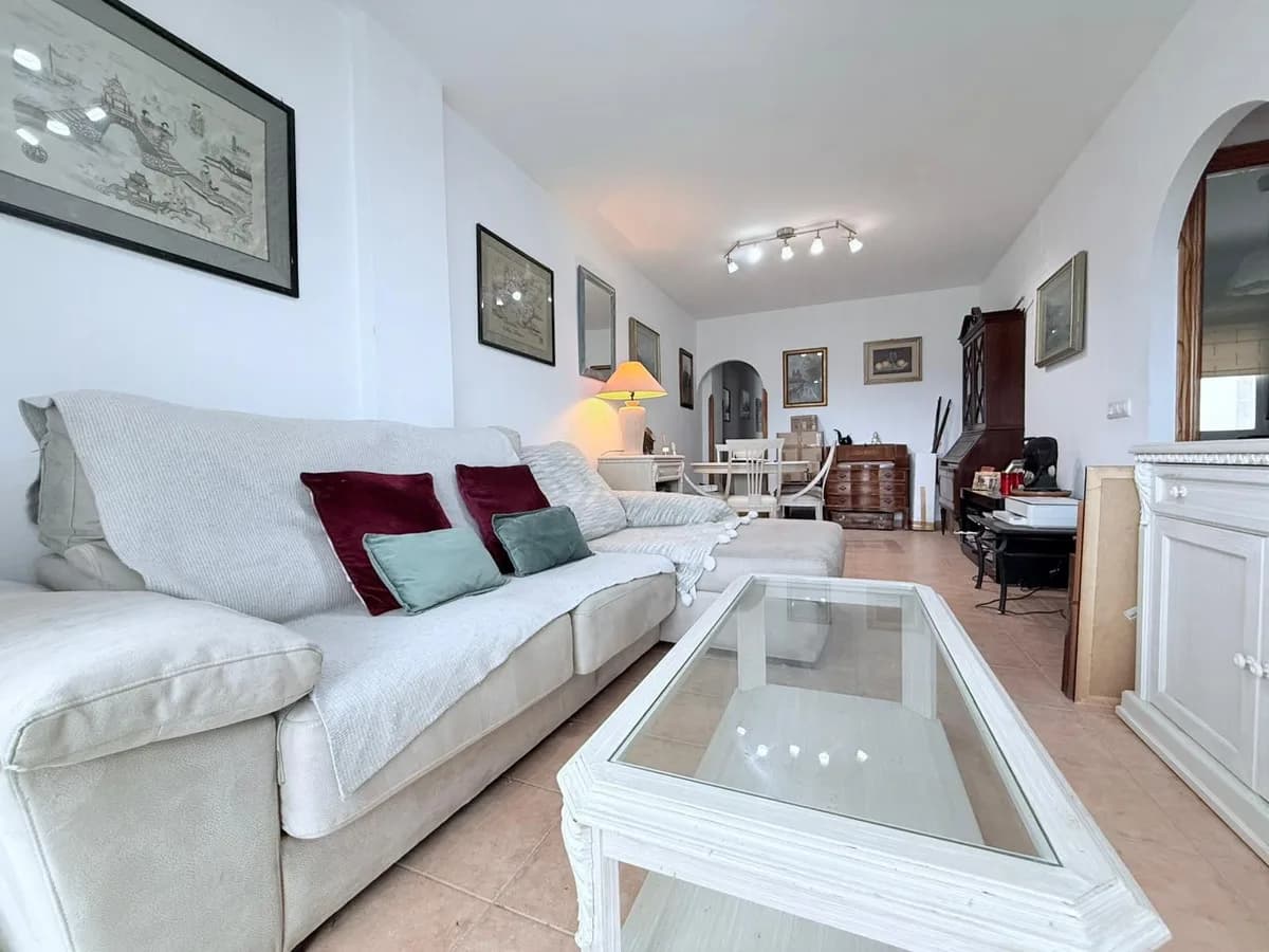 3 Bedroom Middle Floor Apartment for Sale in Alhaurín el Grande, Málaga