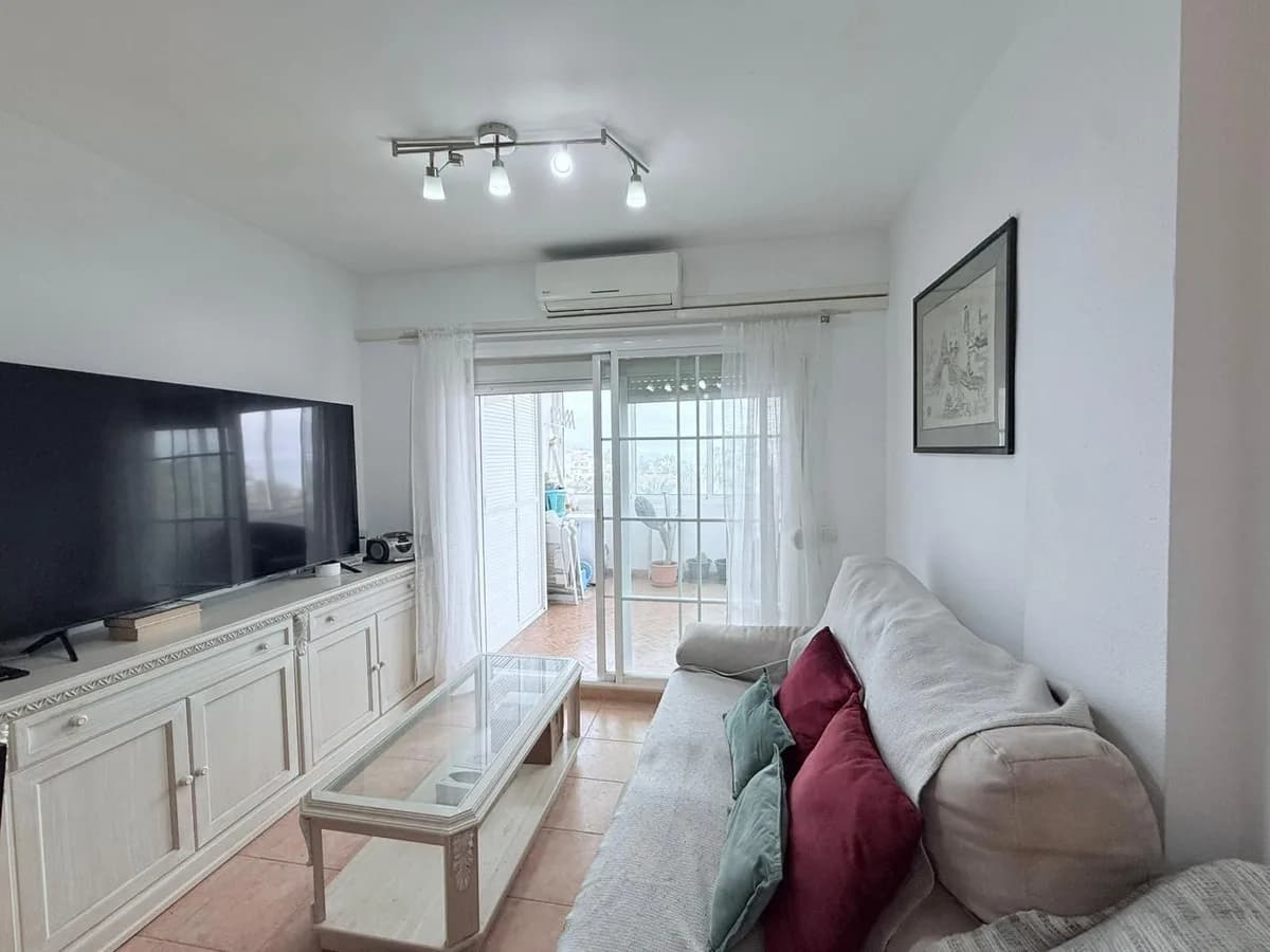 3 Bedroom Middle Floor Apartment for Sale in Alhaurín el Grande, Málaga - Image 2