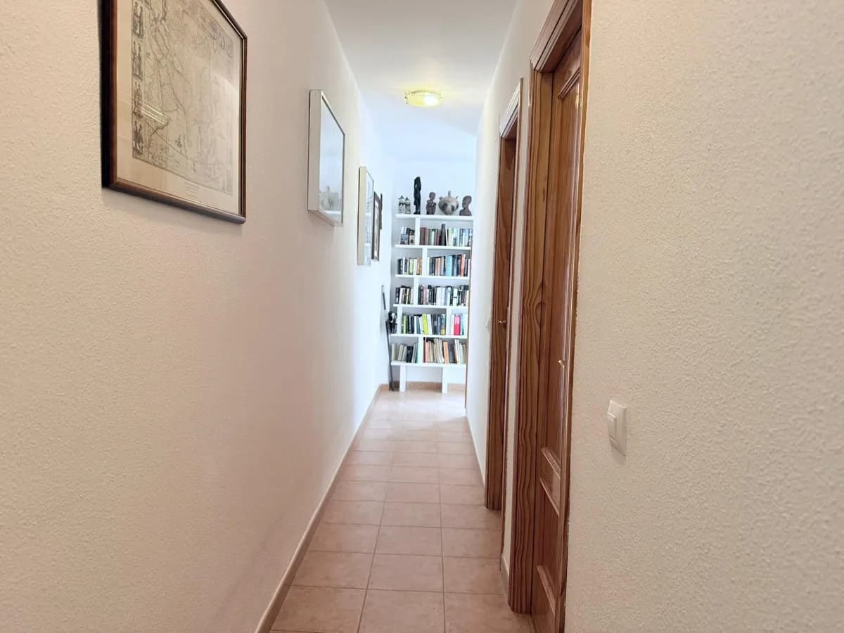 3 Bedroom Middle Floor Apartment for Sale in Alhaurín el Grande, Málaga - Image 3