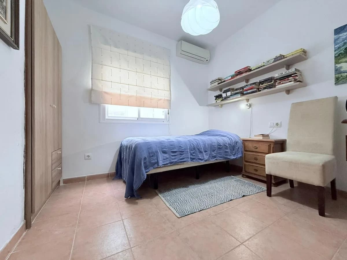 3 Bedroom Middle Floor Apartment for Sale in Alhaurín el Grande, Málaga - Image 6