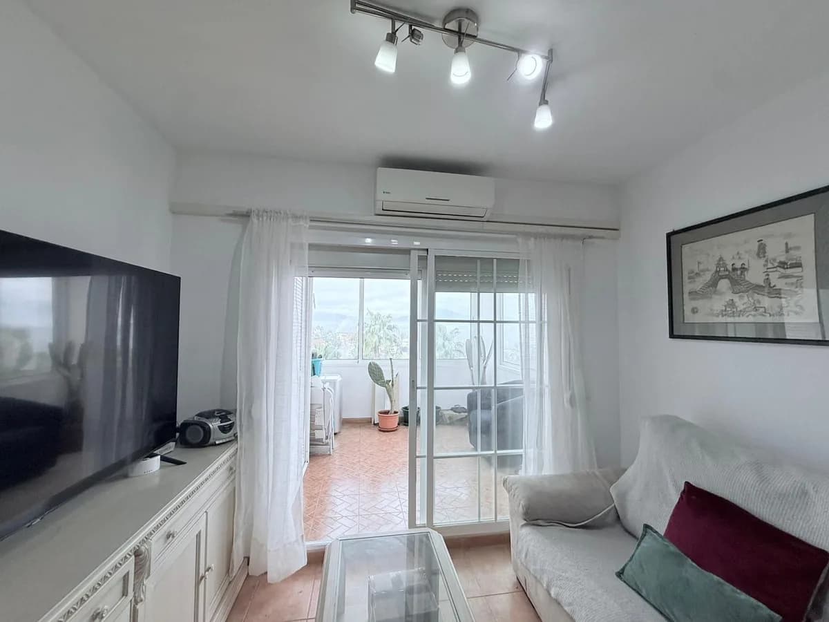 3 Bedroom Middle Floor Apartment for Sale in Alhaurín el Grande, Málaga - Image 7