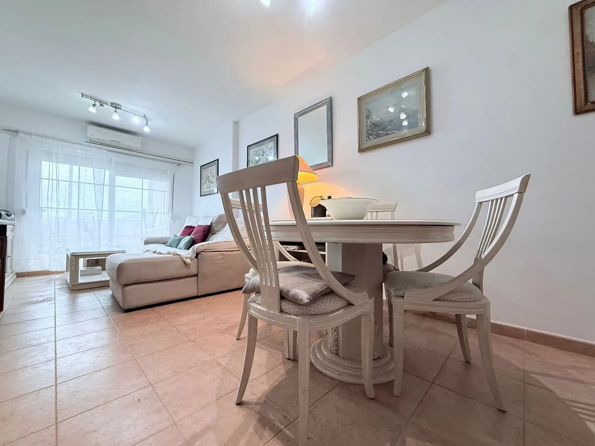 3 Bedroom Middle Floor Apartment for Sale in Alhaurín el Grande, Málaga - Image 9