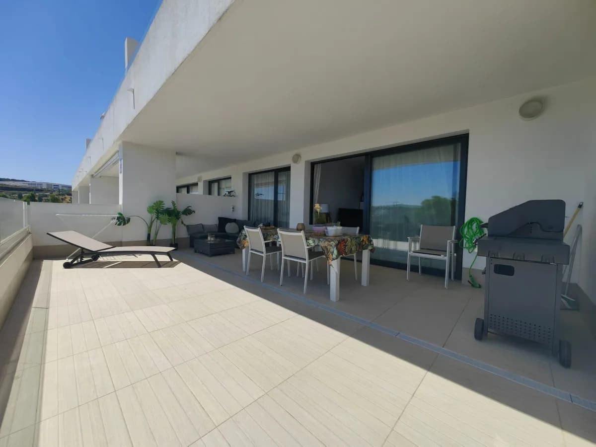 3 Bedroom Middle Floor Apartment for Sale in Estepona, Málaga
