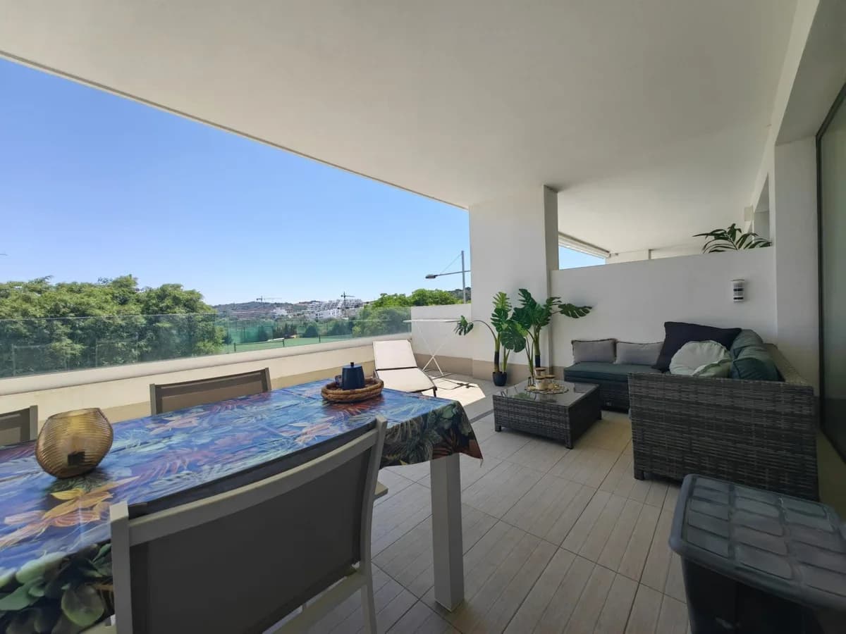 3 Bedroom Middle Floor Apartment for Sale in Estepona, Málaga - Image 5