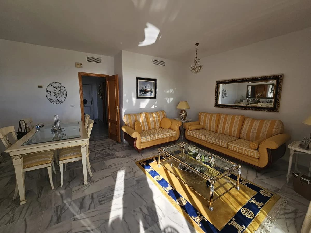 3 Bedroom Middle Floor Apartment for Sale in Miraflores, Málaga - Image 5