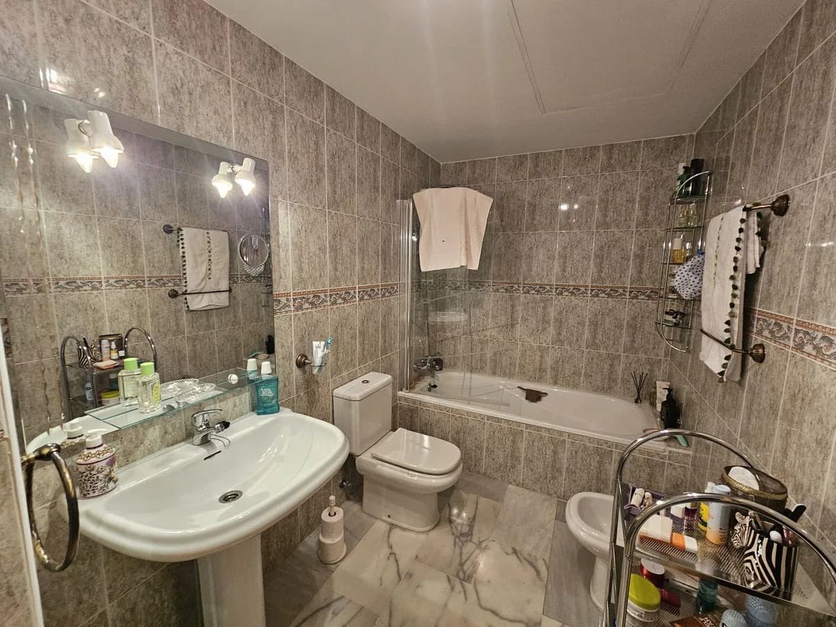 3 Bedroom Middle Floor Apartment for Sale in Miraflores, Málaga - Image 9