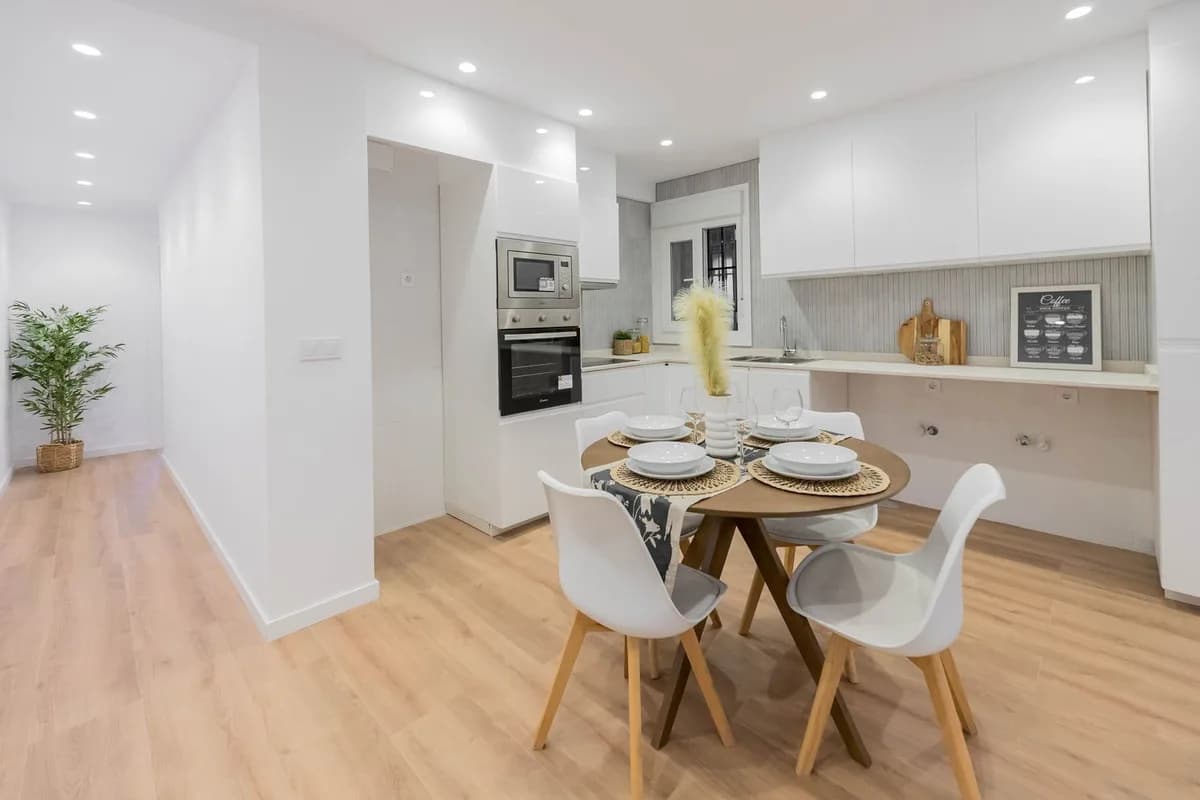 3 Bedroom Middle Floor Apartment for Sale in Conde de Ureña, Málaga