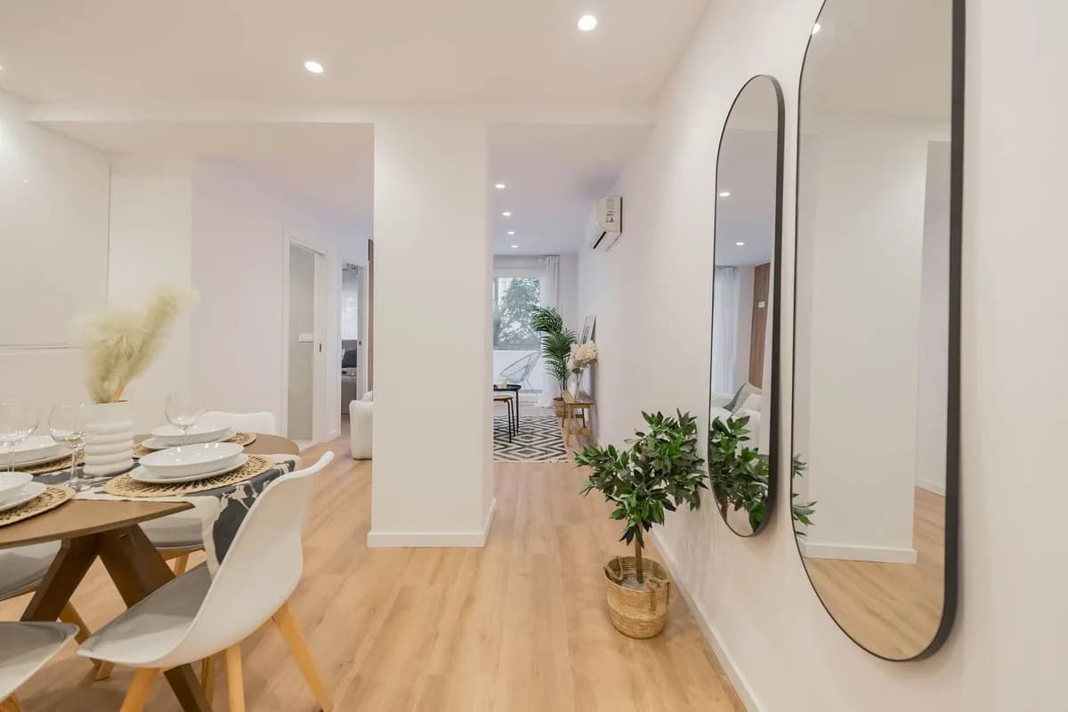 3 Bedroom Middle Floor Apartment for Sale in Conde de Ureña, Málaga - Image 2