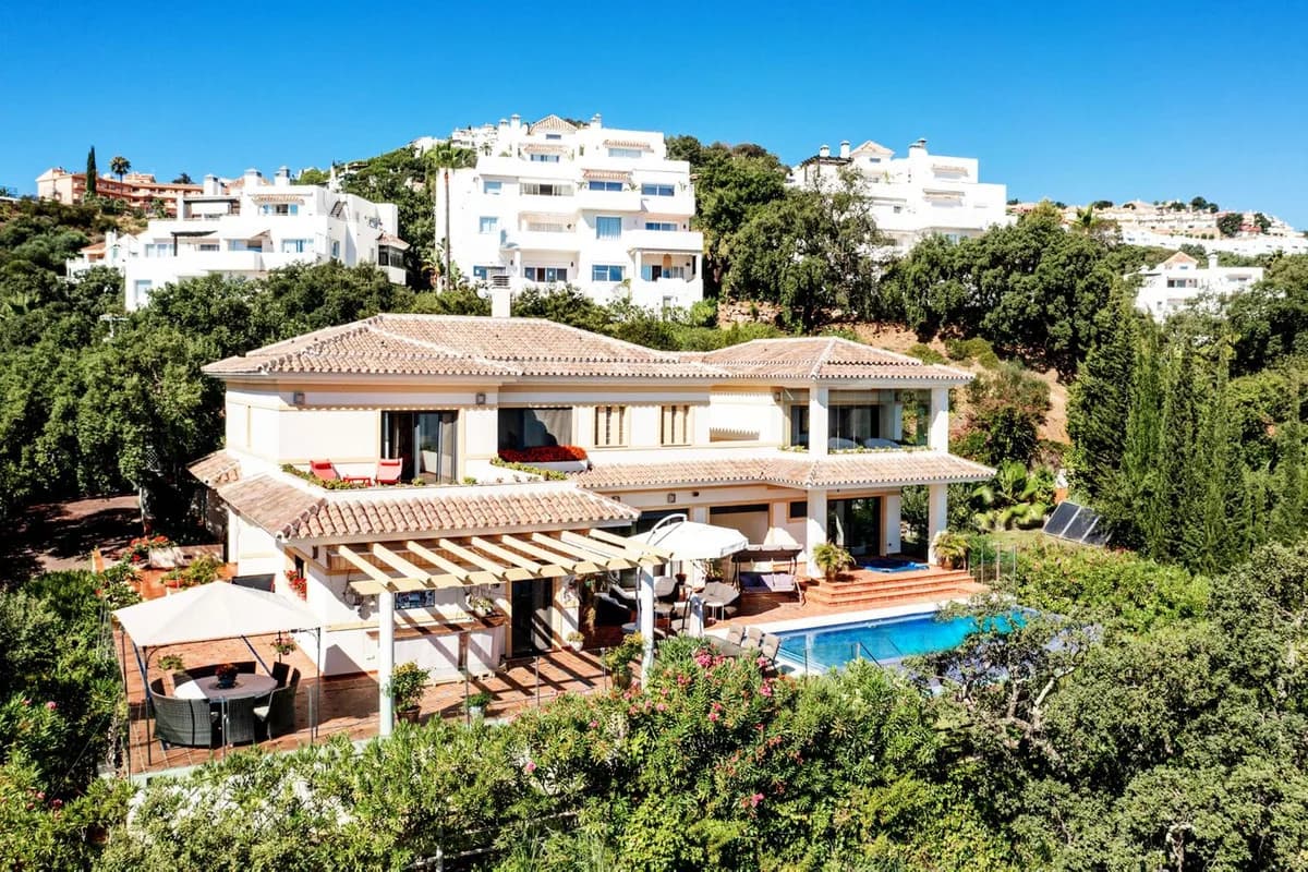 5 Bedroom Detached Villa for Sale in La Mairena, Málaga - Image 4