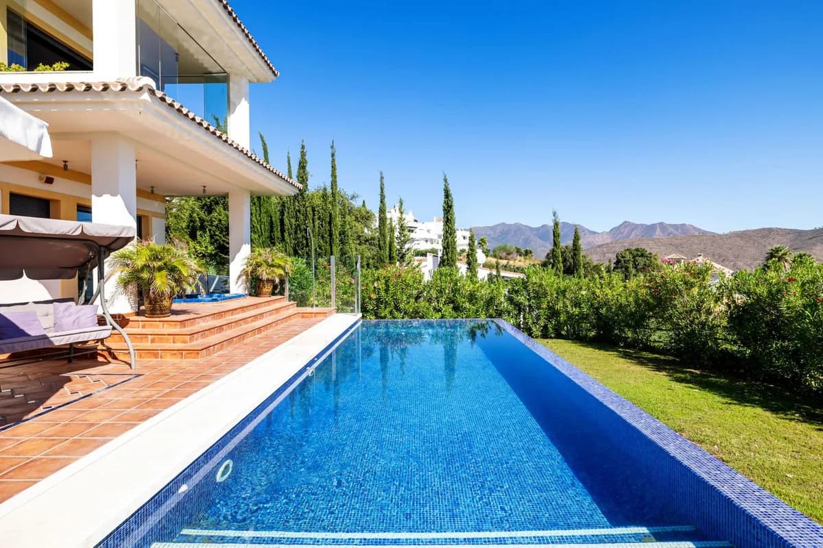 5 Bedroom Detached Villa for Sale in La Mairena, Málaga - Image 7