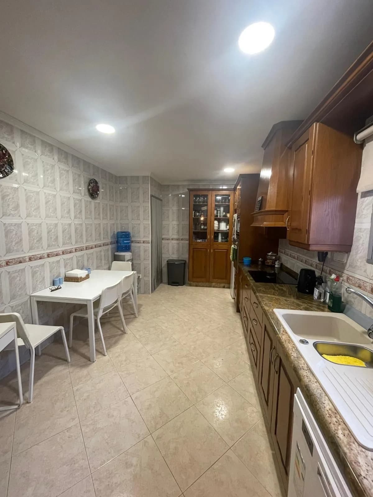 3 Bedroom Detached Villa for Sale in San Pedro de Alcántara, Málaga - Image 2