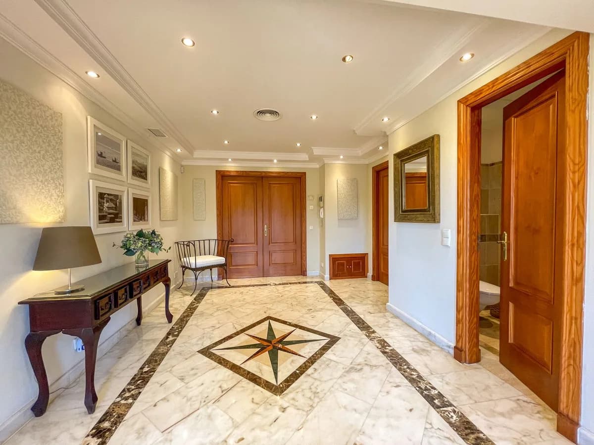 7 Bedroom Detached Villa for Sale in El Rosario, Málaga - Image 4