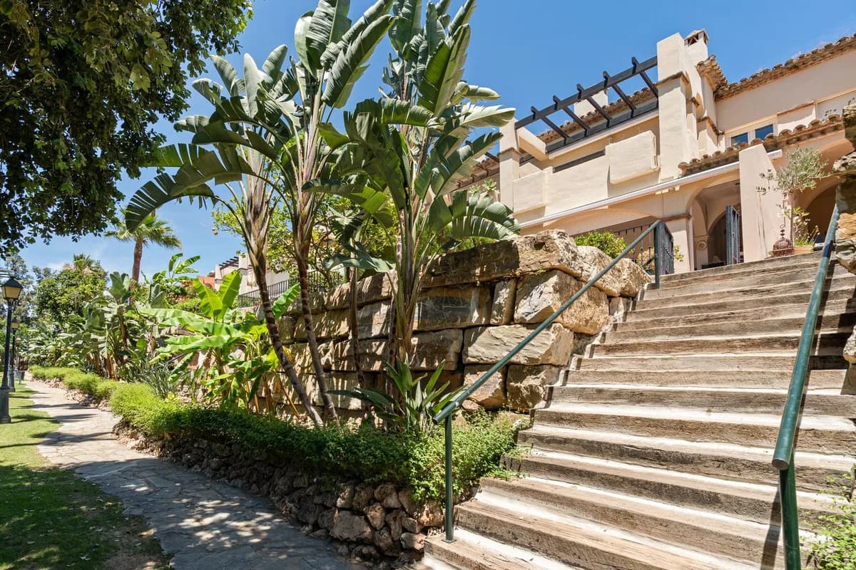 3 Bedroom Townhouse for Sale in Guadalmina Baja, Málaga - Image 2