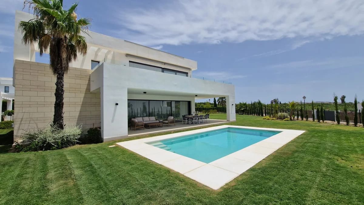 4 Bedroom Detached Villa for Sale in La Cala Golf, Málaga - Image 5