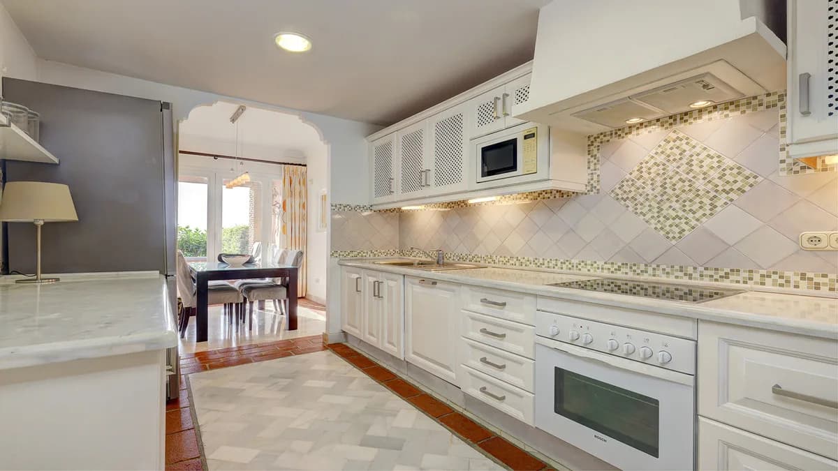 3 Bedroom Ground Floor Apartment for Sale in Casares, Málaga - Image 5