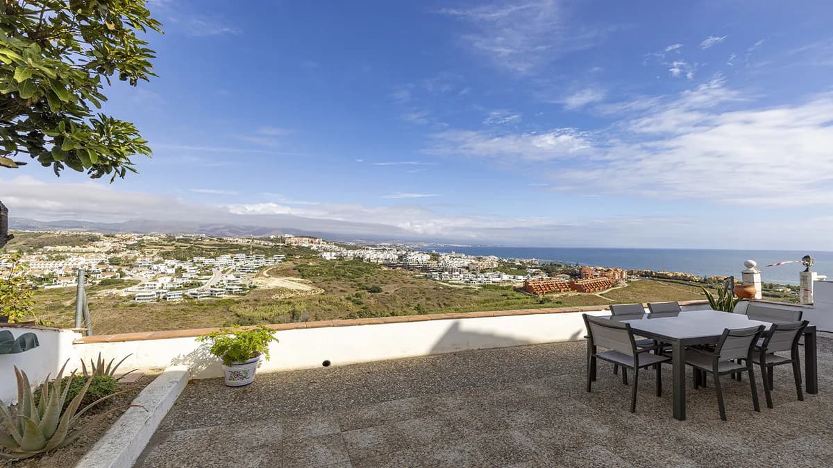 2 Bedroom Semi-Detached House for Sale in Manilva, Málaga - Image 3