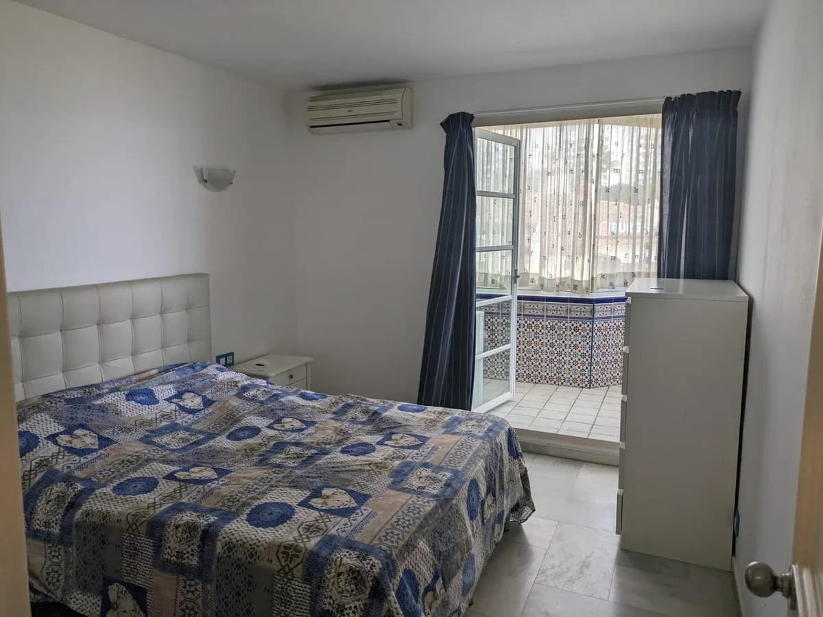 1 Bedroom Middle Floor Apartment for Sale in Benalmadena, Málaga - Image 6
