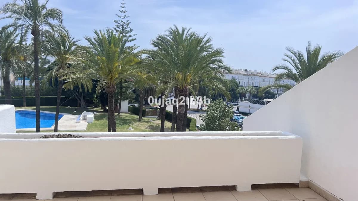 4 Bedroom Duplex for Sale in Nueva Andalucía, Málaga - Image 2