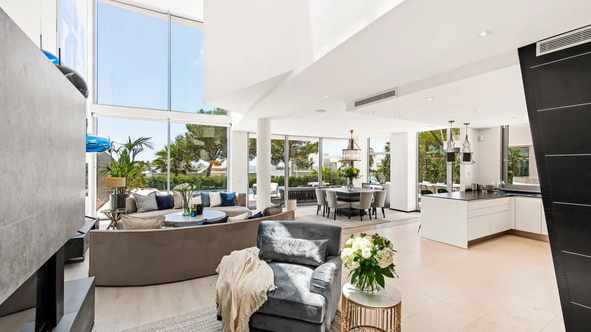 4 Bedroom Semi-Detached House for Sale in Sierra Blanca, Málaga - Image 5