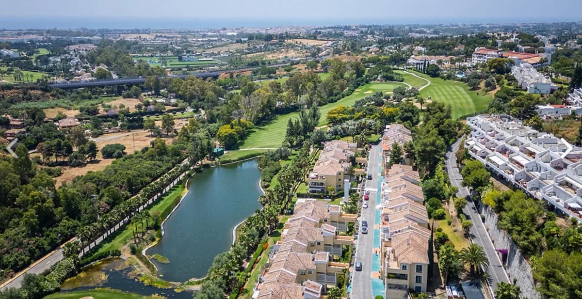 3 Bedroom Middle Floor Apartment for Sale in La Quinta, Málaga