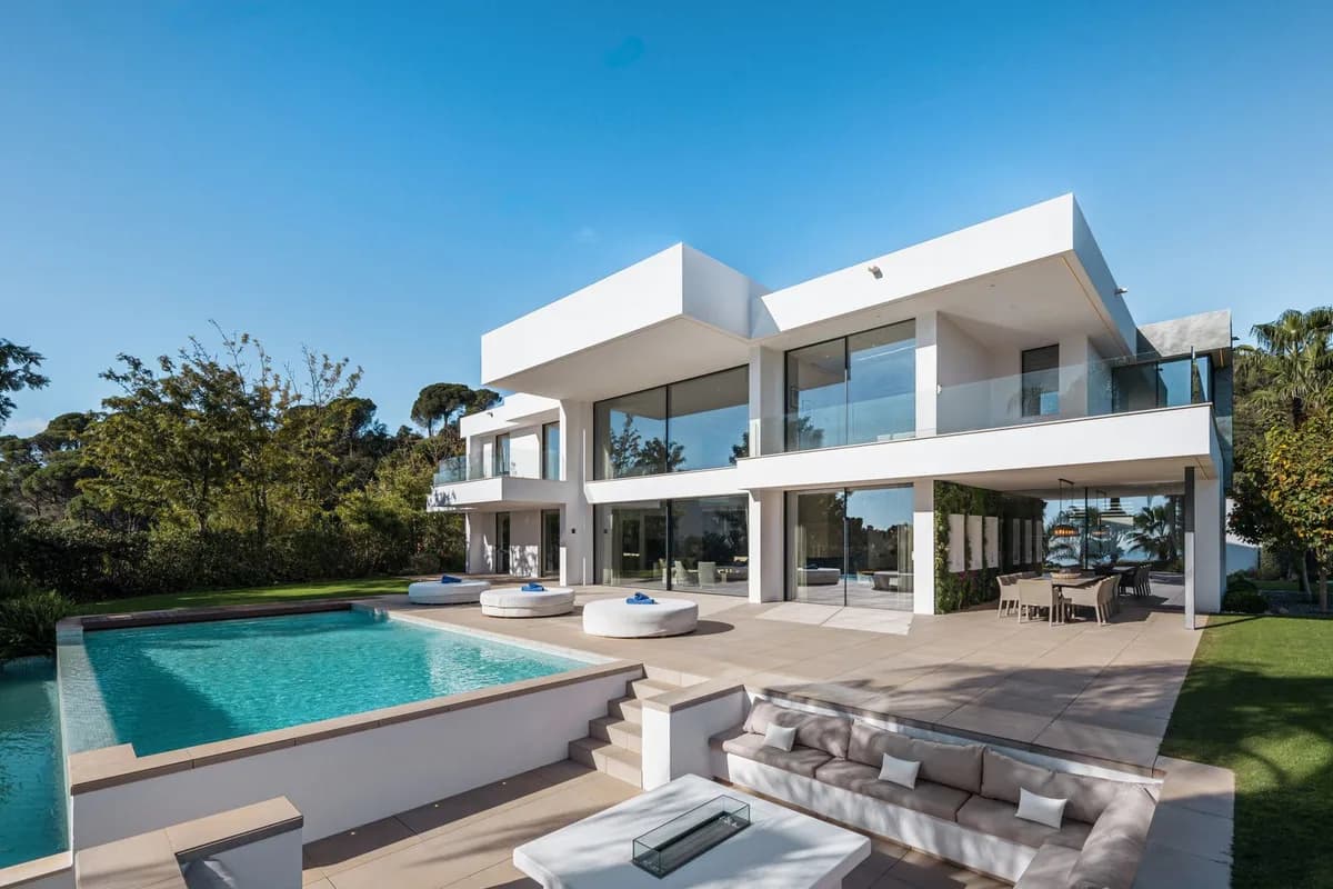 5 Bedroom Detached Villa for Sale in El Madroñal, Málaga