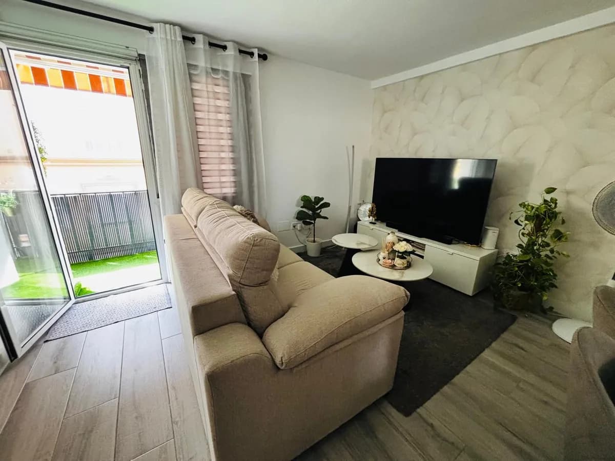 3 Bedroom Top Floor Apartment for Sale in Las Lagunas, Málaga - Image 2