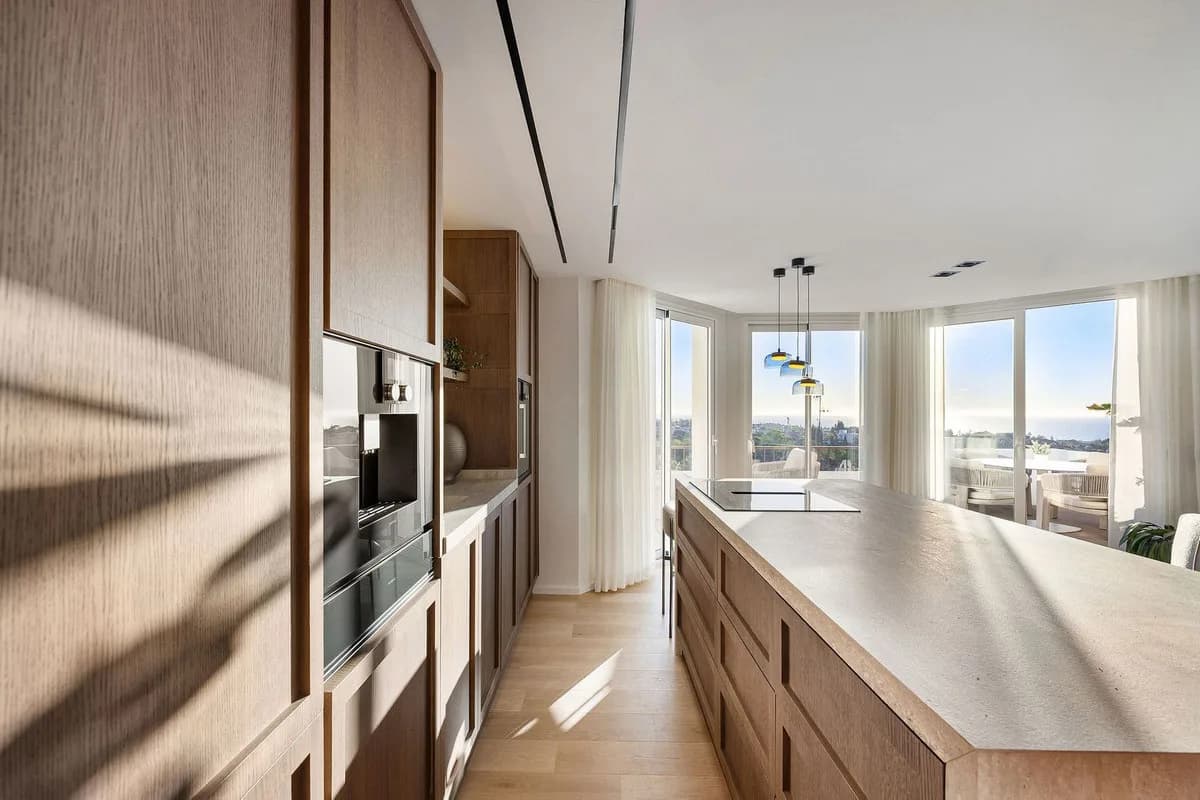 3 Bedroom Penthouse Duplex for Sale in The Golden Mile, Málaga - Image 2