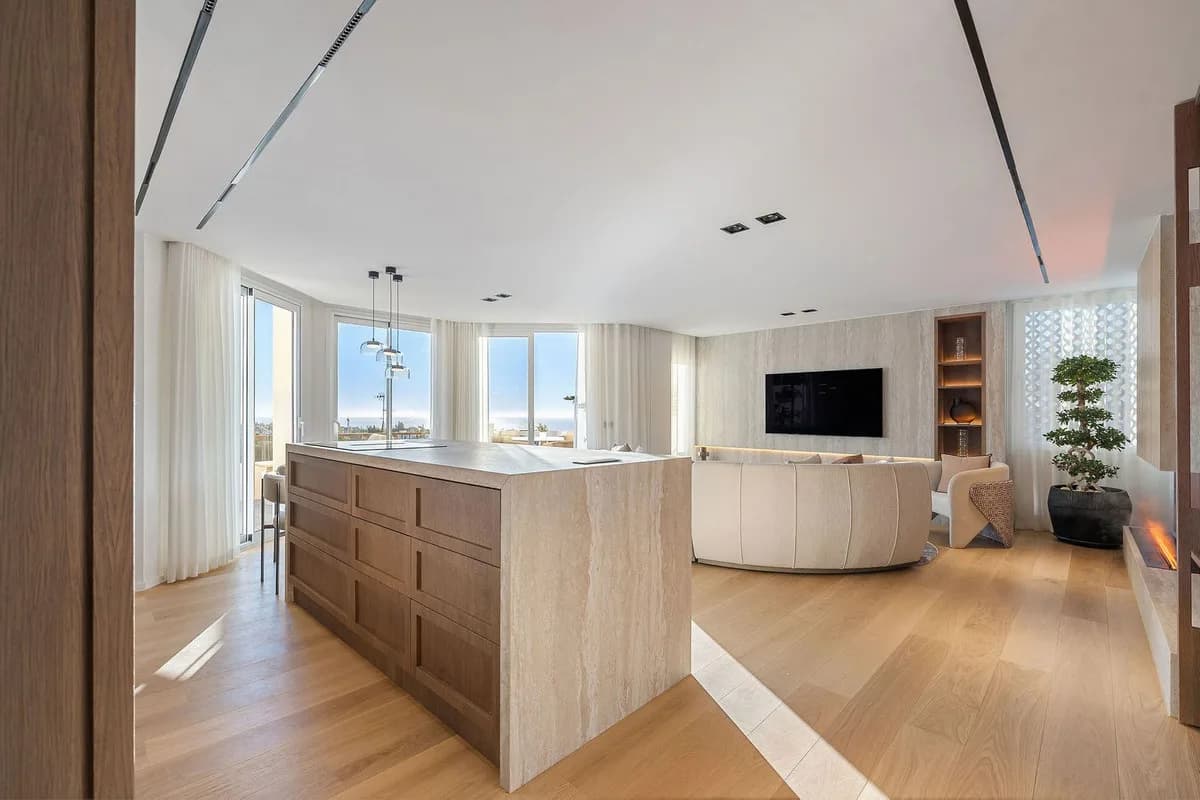 3 Bedroom Penthouse Duplex for Sale in The Golden Mile, Málaga - Image 3