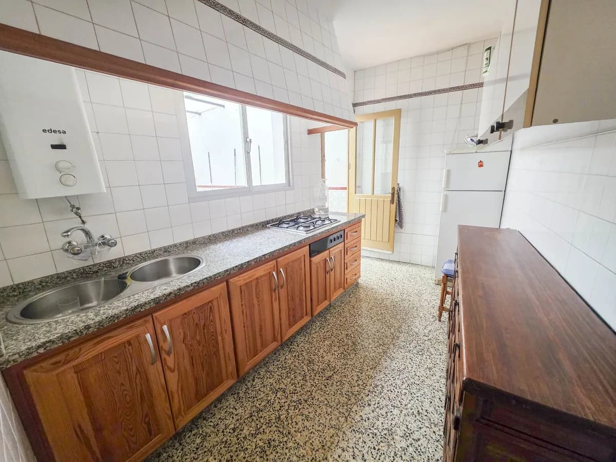 5 Bedroom Townhouse for Sale in Estepona, Málaga - Image 3