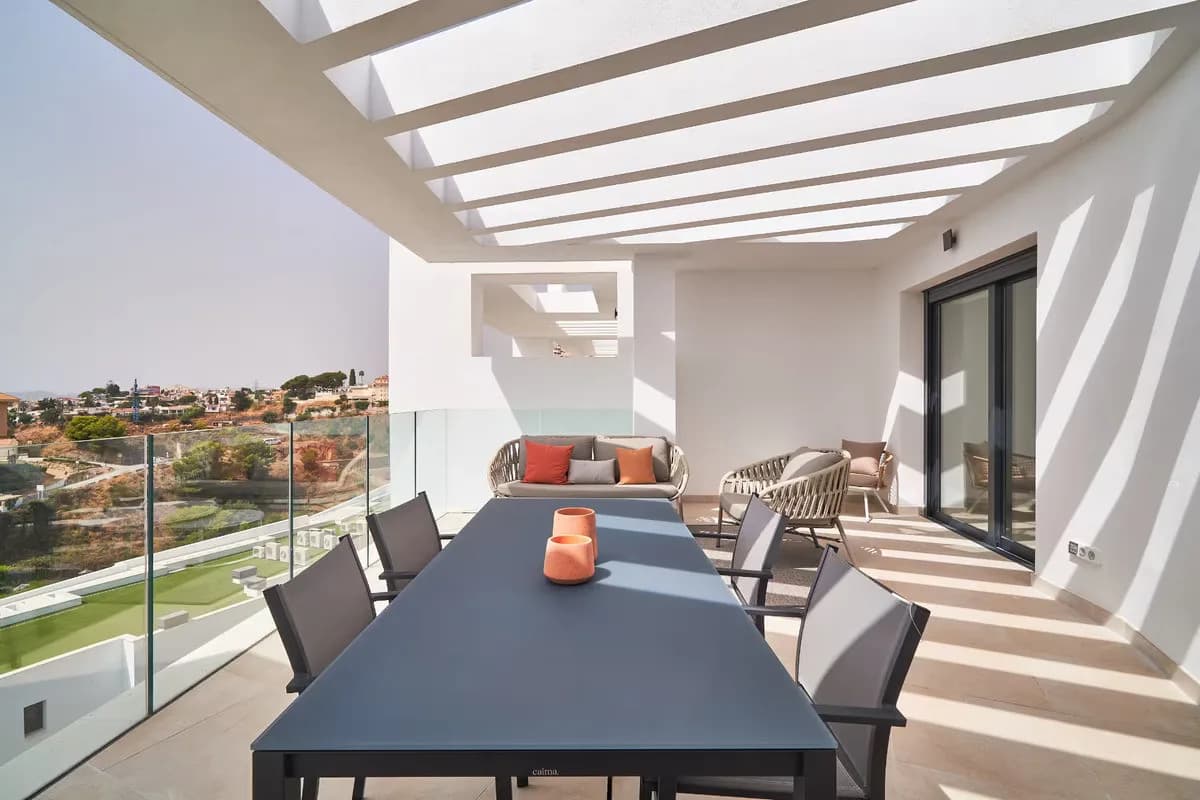 2 Bedroom Middle Floor Apartment for Sale in Fuengirola, Málaga - Image 6