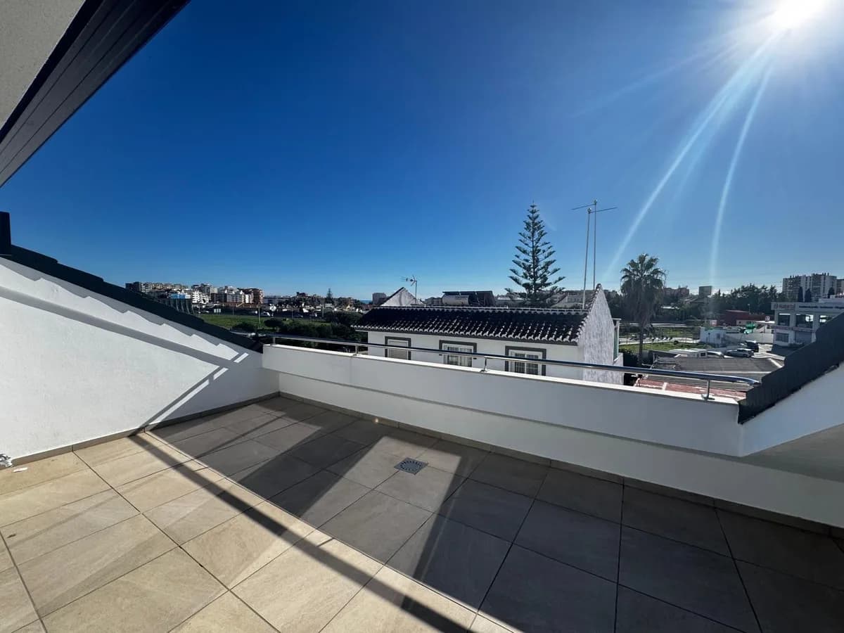 3 Bedroom Middle Floor Apartment for Sale in Fuengirola, Málaga