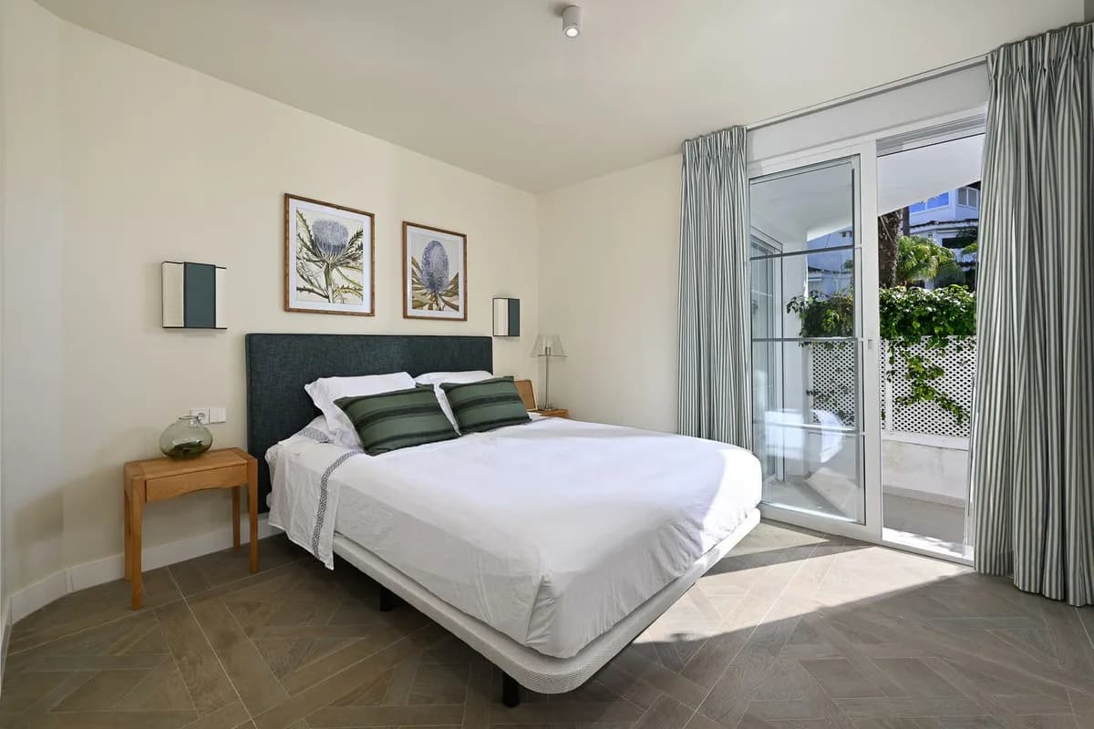 4 Bedroom Ground Floor Apartment for Sale in Elviria, Málaga - Image 5