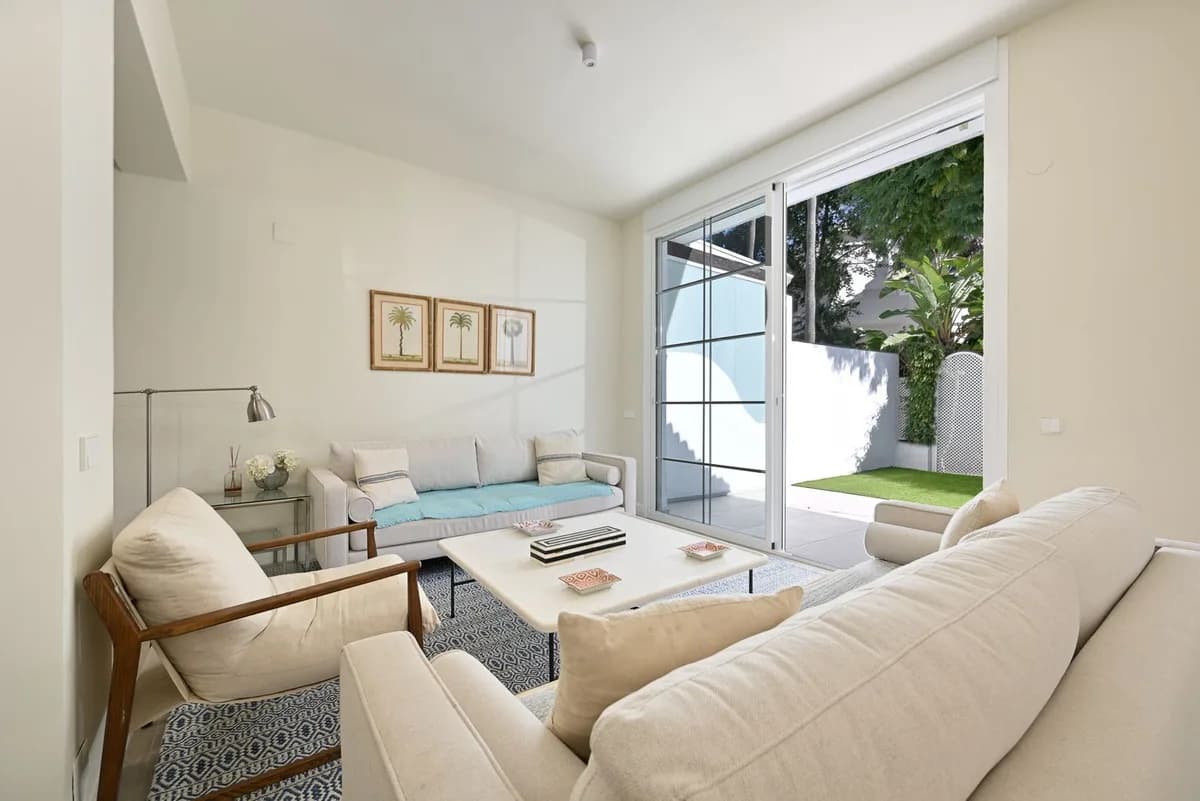 4 Bedroom Ground Floor Apartment for Sale in Elviria, Málaga - Image 6