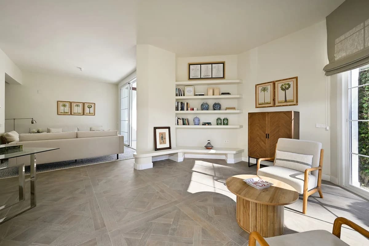 4 Bedroom Ground Floor Apartment for Sale in Elviria, Málaga - Image 9