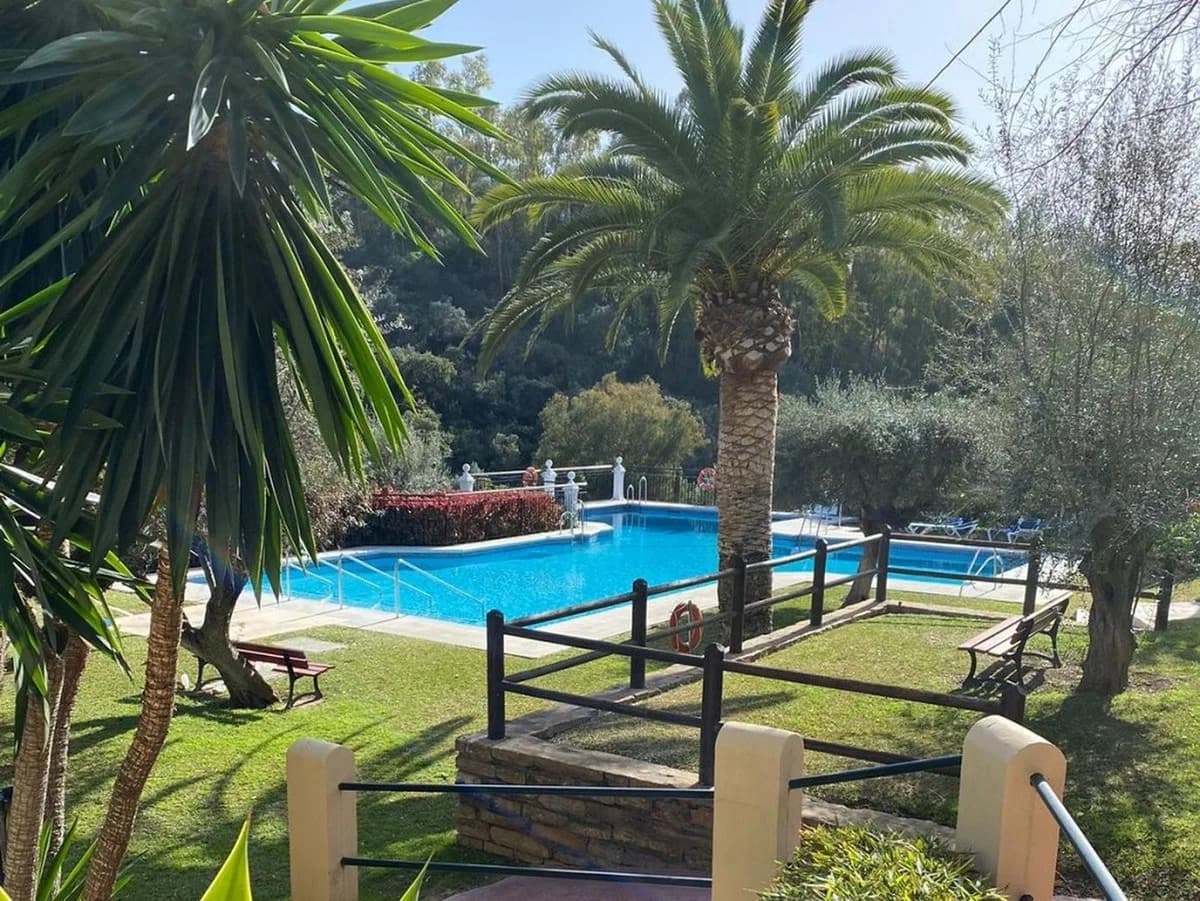 2 Bedroom Middle Floor Apartment for Sale in Los Almendros, Málaga - Image 9