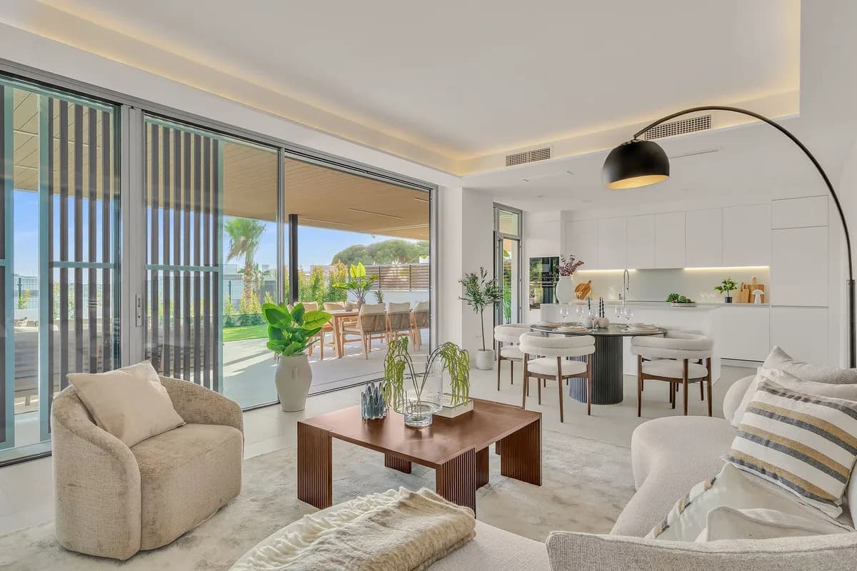 4 Bedroom Ground Floor Apartment for Sale in Marbella, Málaga - Image 2