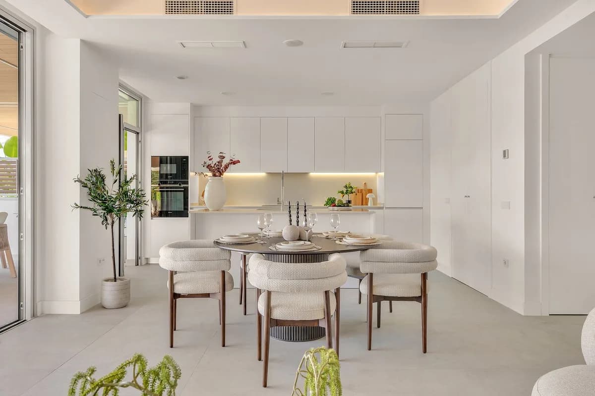 4 Bedroom Ground Floor Apartment for Sale in Marbella, Málaga - Image 4