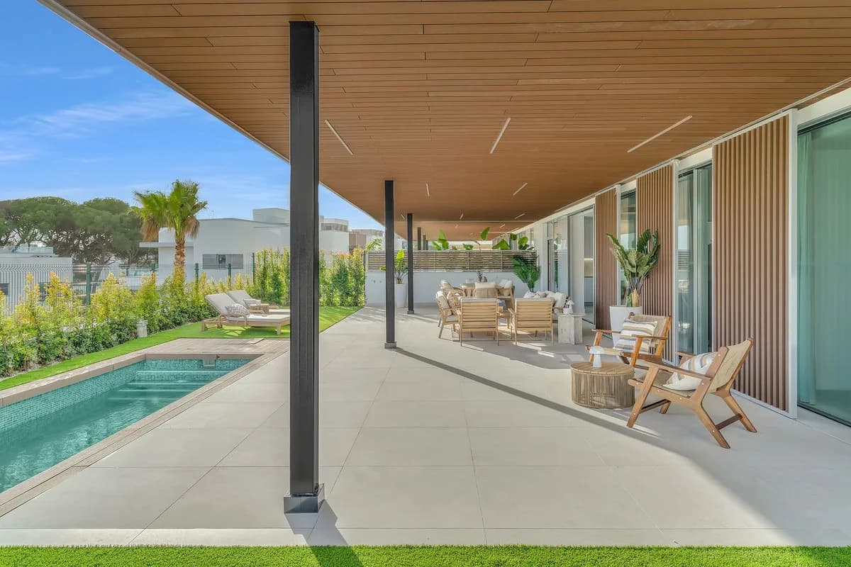 4 Bedroom Ground Floor Apartment for Sale in Marbella, Málaga - Image 9