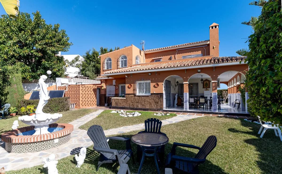 4 Bedroom Detached Villa for Sale in Mijas, Málaga - Image 2