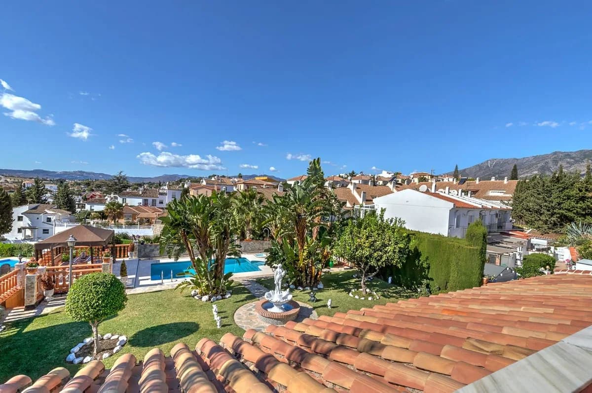 4 Bedroom Detached Villa for Sale in Mijas, Málaga - Image 3