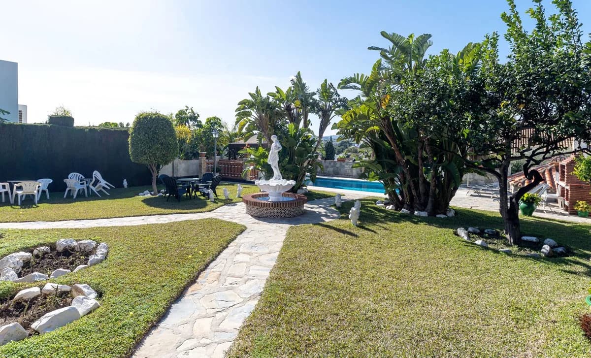 4 Bedroom Detached Villa for Sale in Mijas, Málaga - Image 5
