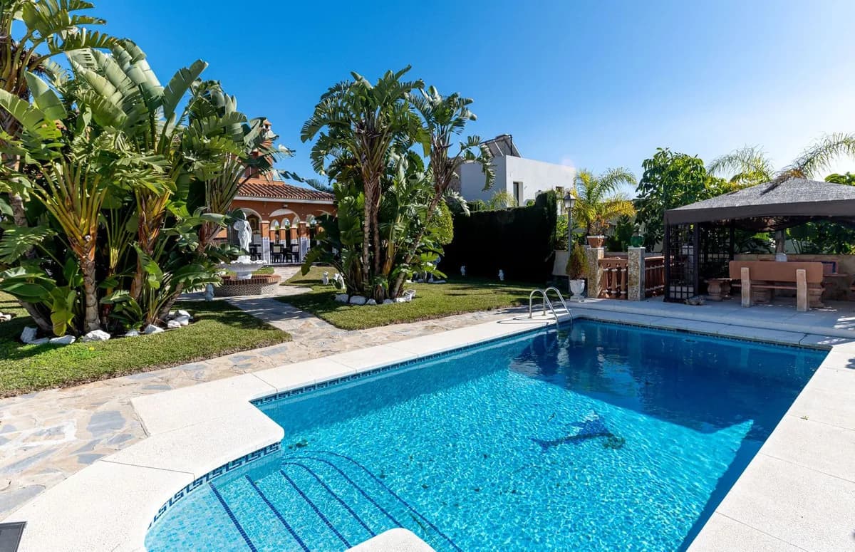 4 Bedroom Detached Villa for Sale in Mijas, Málaga - Image 8