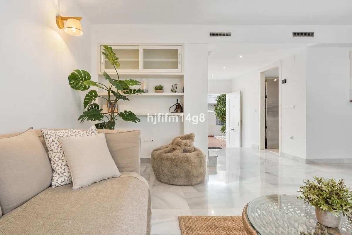 4 Bedroom Townhouse for Sale in Nueva Andalucía, Málaga - Image 8