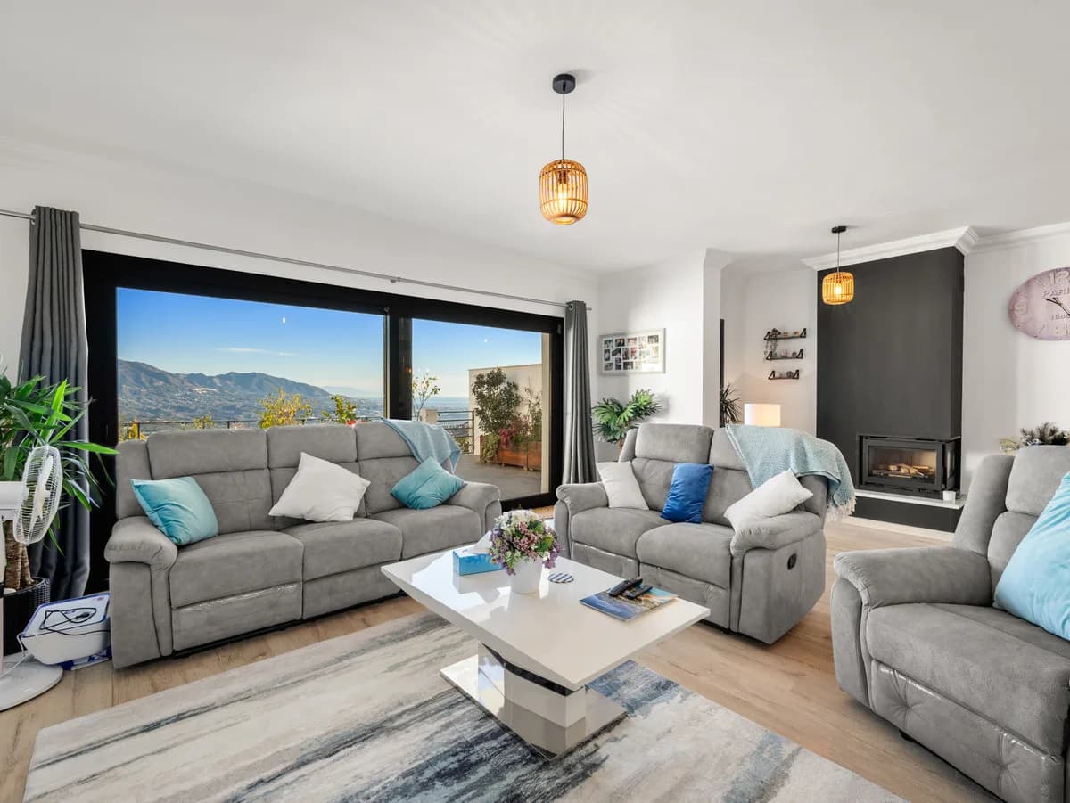 3 Bedroom Townhouse for Sale in Marbella, Málaga - Image 6